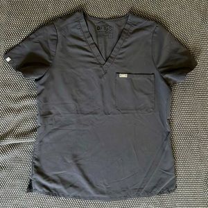 FIGS Catarina One-Pocket Scrub Top™ : CHARCOAL